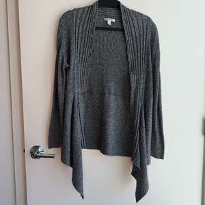 Dana Buchman Women's Gray Ribbed Knit Open Front Asymmetrical Cardigan Sweater
